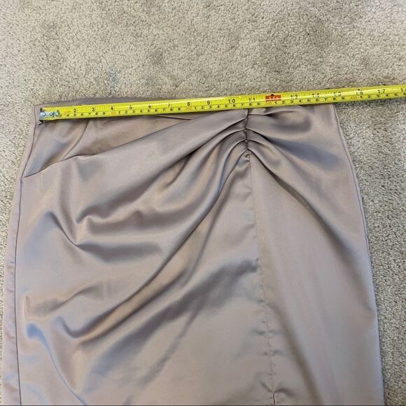 RO & DE beige satin effect ruched skirt Sz L NWT - Picture 10 of 12